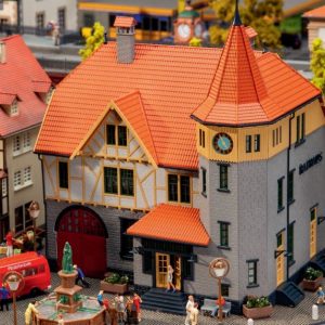 1/87 GEMEENTEHUIS MET BRANDWEERGARAGE