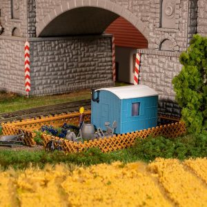 1/87 JUBILEUMMODEL VOLKSTUIN MET FIGUREN 75 JR. FALLER