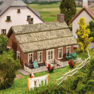 1/87 NOORD-DUITS HUIS MET RIETEN DAK