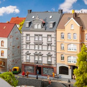 1/87 STADSHUIS MET REPARATIEWERKPLAATS