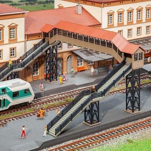 1/87 VOETGANGERSBRUG MET OVERKAPPING