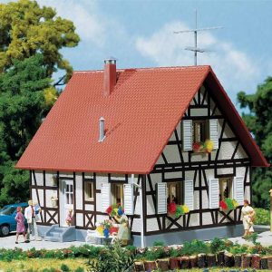 1/87 VRIJSTAAND HUIS IN VAKWERK